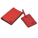 husa pasaport piele rosie personalizata text si tag bagaj