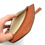 cadou dama plic mana cu maner personalizat text piele maro vintage5