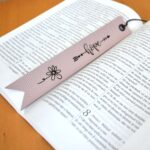 semn carte piele roz personalizata cadou3