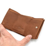 portofel vertical trifold piele maro personalizat2